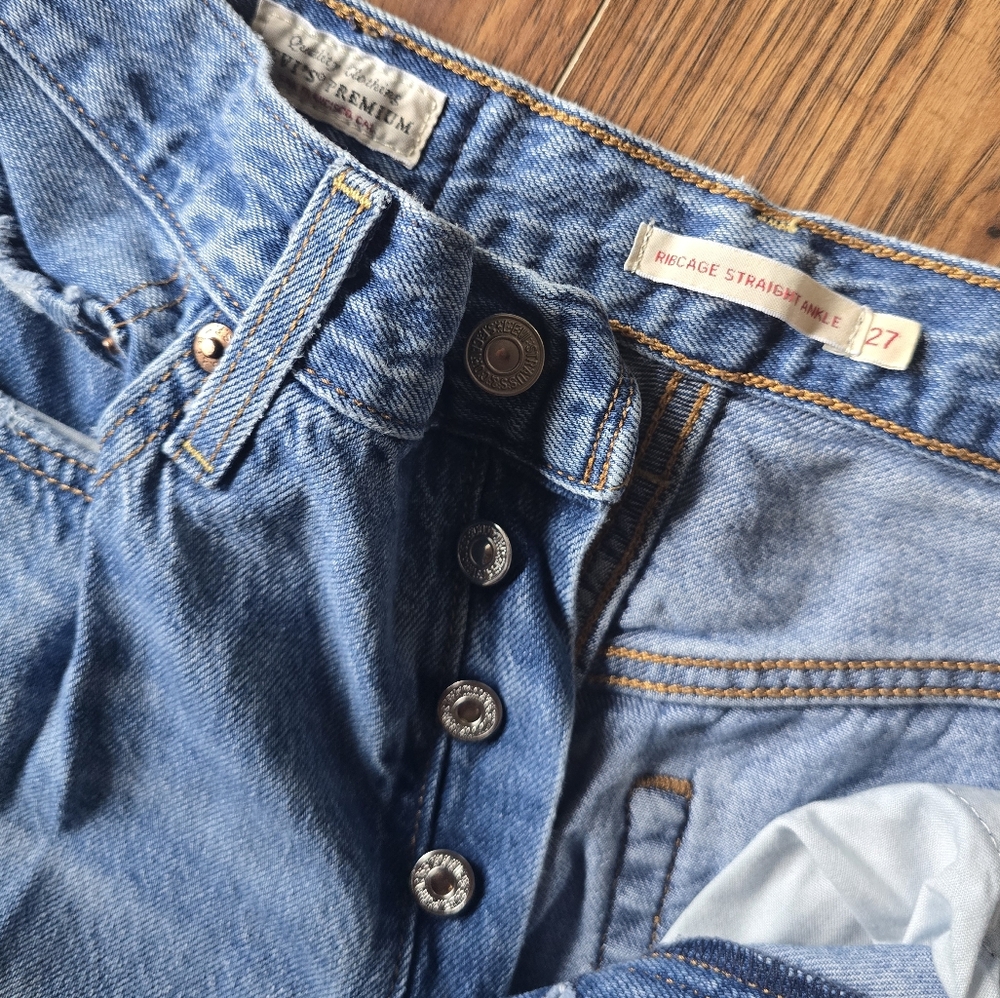 Levi's Ribcage Straight Ankle Jeans - Picture 4 of 6